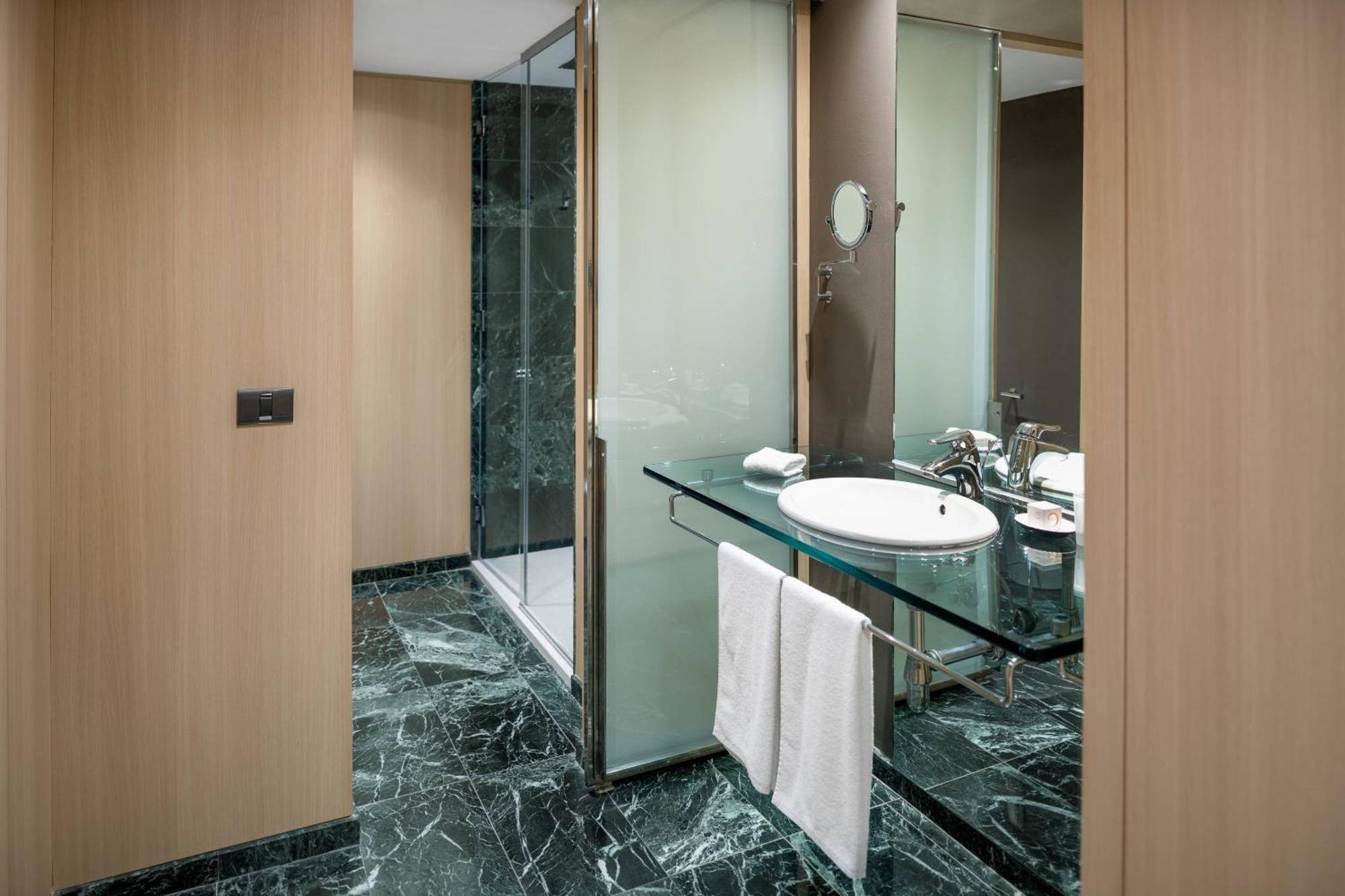Ac Hotel Malaga Palacio By Marriott Ngoại thất bức ảnh