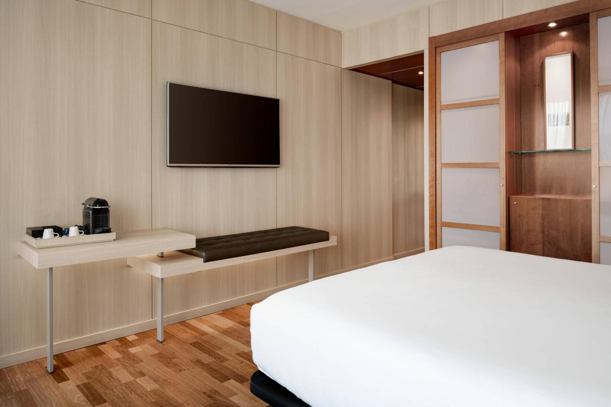 Ac Hotel Malaga Palacio By Marriott Ngoại thất bức ảnh
